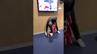 Alexander Sorloth brings his dog to Atlético Madrid presentation [upl. by Notseh]