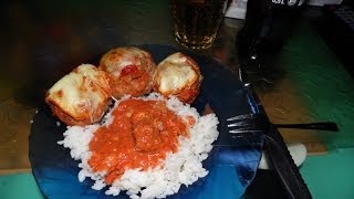 mit Mozzarella überbackene Hackfleischbällchen in Tomatensoße mit Reis [upl. by Yelram653]