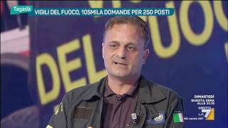 Vigile del Fuoco contro il Governo Non potete farci lavorare fino a 62 anni come ragazzini [upl. by Cirederf]