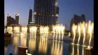 Dubai Fountain  die größte Fontäne der Welt in der Wüste [upl. by Weihs]