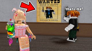 SPRAY PAINTING Players as WANTED in Roblox Murder Mystery 2 [upl. by Nayra944]