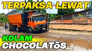 JALANAN KAYAK EMPANG ‼️ TRUK FUSO OREN LEWATI KOLAM LUMPUR [upl. by Chiquia]