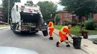 Les As Éboueurs  Collecte poubelle recyclage composte  Montreal  Waste collectors Garbage [upl. by Ellene]