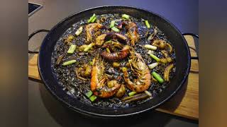 Arroz negro con calamar pulpo y gambas rápido y fácil [upl. by Cirone]