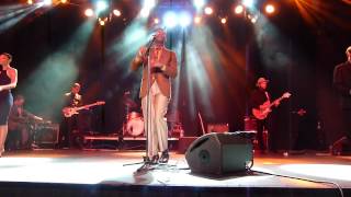 Leon Bridges  Coming Home live Sala Riviera Madrid 19092015 [upl. by Ezara]