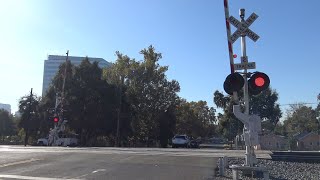 Signal Maintainer At 3rd St Railroad Crossing Testing Sacramento CA [upl. by Felicia]