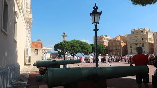 Monaco 🇲🇨​ Relève de la Garde avec The Shadows 🇬🇧​ [upl. by Leahcimaj]