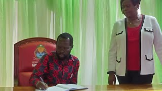 HOMA BAY INTERNATIONAL INVESTMENT CONFERENCE  Professor Anyang Nyongo signs an MOU with Homabay [upl. by Allevon]