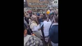 Muslims dancing with knives اكسبلور islamaustralia islamicjurisprudence news sharialaw dance [upl. by Eirrahs29]