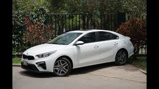 Kia Cerato 2019  Prueba de manejo [upl. by Nanis]