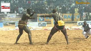 Chute historique de Balla Gaye 2 contre Boy Niang 2 [upl. by Warrenne185]