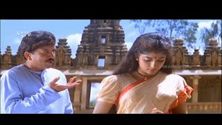 Dr Vishnuvardhan Proposes Poor Girl Sithara In Temple  Halunda Tavaru Kannada Movie Scene [upl. by Aydiv729]