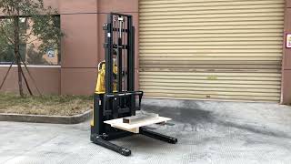 How to operate the electric straddle stacker [upl. by Mcevoy]