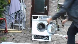 Destructie wasmachine 3e poging van 3 [upl. by Nnad]