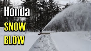 End of Driveway  Honda HSS1332ATD Track Drive Snowblower 20°F [upl. by Barncard]