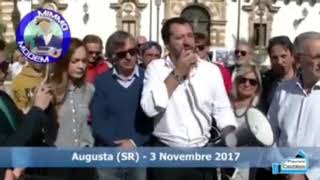 Video esclusivo di Matteo Salvini che canta Bambola di Raffaello [upl. by Royd536]