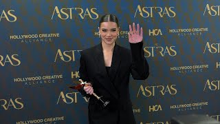 Hailee Steinfeld 2024 Astra Film Awards Winners Walk  HCA Best VoiceOver Performance Winner [upl. by Hallett]