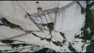 Cliffside Plank Path on Huashan Mountain Reopens to Public after Maintenance [upl. by Reena125]