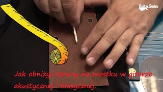 Jak obniżyć struny na mostku w gitarze akustycznej i klasycznej  guitarcenterpl [upl. by Nnoryt]