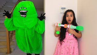 شفا وسوسو يقضوا على وحش السلايم  Shfa fights slime monster [upl. by Nomi]