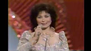 Loretta Lynn  AMA Award of Merit  1985 [upl. by Cralg917]