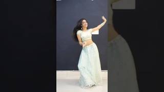 Aaja nachle nachle sunidhichauhan dance bollywood viralvideo [upl. by Ferwerda]