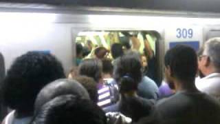 CPTM e Metrô difícil saber qual é pior [upl. by Rubma161]