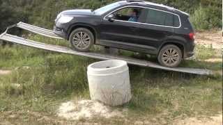 VW Tiguan und Nissan Qashqai auf der Wippe im Offroadpark [upl. by Arocahs741]