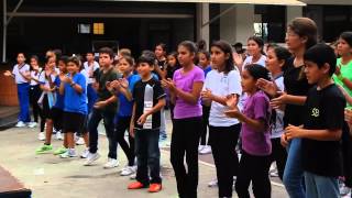 Bailoterapia con los niños del Colegio Americano [upl. by Akeyla647]