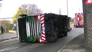 Eddie Stobart Lorry being dragged out from A47 Hinckley Road bridge [upl. by Slosberg811]