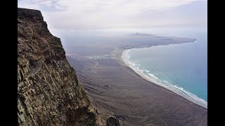 Explora la Magia del Mirador del Risco de Famara Un Tesoro en Lanzarote [upl. by Ina819]