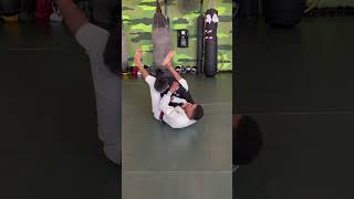 Basic armbar from closed guard bjjtechnique jiujitsu [upl. by Sue]