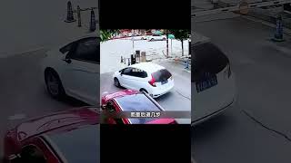 這什么操作？紅車白車智斗門閘？真把我給愣住了！ 紀錄片 人間世 醫院 生命緣 真實案件 [upl. by Balbur609]