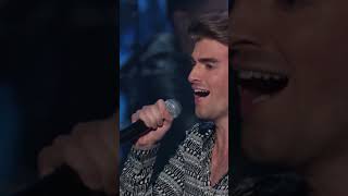 The Chainsmokers Closer ft Halsey Live at the MTV VMAs [upl. by Jac888]