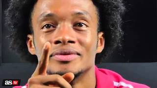 Juan Cuadrado canta el himno de la Juventus en Español • Juventus 2015 [upl. by Drucie102]