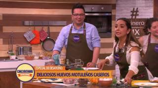 Receta Huevos Motuleños  Cocineros Mexicanos [upl. by Ettenotna416]