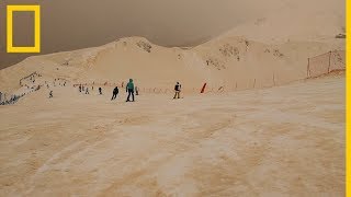 La nieve y el cielo se vuelven naranjas en Europa oriental  National Geographic en Español [upl. by Pacorro]