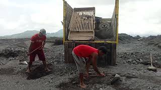 Miners Are Still Enthusiastic About Loading Sand Even Though It Is Raining Today [upl. by Riggs109]