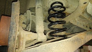 VW GOLF MK6 WYMIANA SPRĘŻYNY TYLNEJ COIL SPRING REPLACEMENT [upl. by Hollington322]