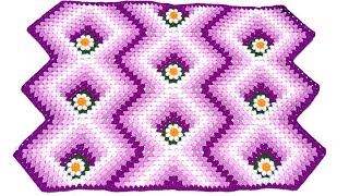 Como tejer el Cuadrado o muestra de colores N° 62 con flores en zig zag a crochet para colchas [upl. by Lobiv]