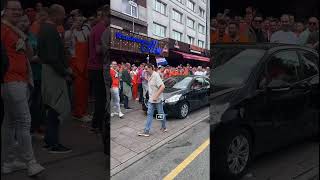 Ook de gewone Duitser wordt niet met rust gelaten door de Oranjefans in Hamburg 😂🚗🟠 ek2024 [upl. by Ernest]