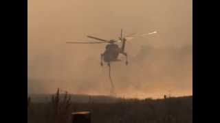 Erickson Air Crane Wingecarribee Bushfire fighting  Yanderra Bargo  17102013 [upl. by Elva]