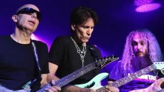 STEVE VAI über Joe Satriani amp G3 2016 [upl. by Ezzo]