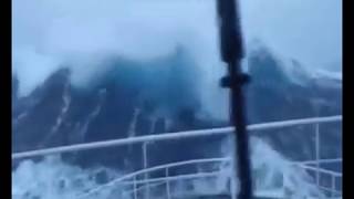 TSUNAMI CAPTADO DESDE UN BARCO [upl. by Wetzel164]