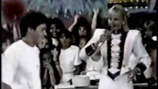 Xou da Xuxa Xuxa convoca Paquitos e Paquitas para sambarem no palco 1990 [upl. by Sochor]