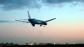 Heerlijk geluid Boeing 777300 KLM Schiphol Amsterdam [upl. by Anihta946]