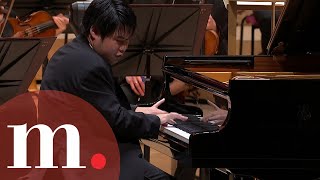 Nobuyuki Tsujii 辻井伸行 with Domingo Hindoyan perform Beethovens Piano Concerto No 5 quotEmperorquot [upl. by Ob165]