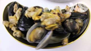 Cozze e Vongole in Zuppa di Zafferano [upl. by Terrel]