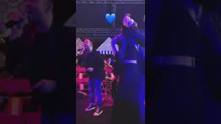 VIDEO  Andrea Sannino canta quotAbbracciamequot alla festa di Reina [upl. by Ayiak881]