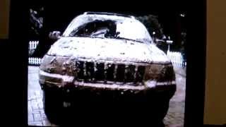 Look   Jeep Grand Cherokee shakes the mud off itself [upl. by Levona]